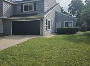 33 Buckingham Ln, Buffalo Grove, IL 60089
