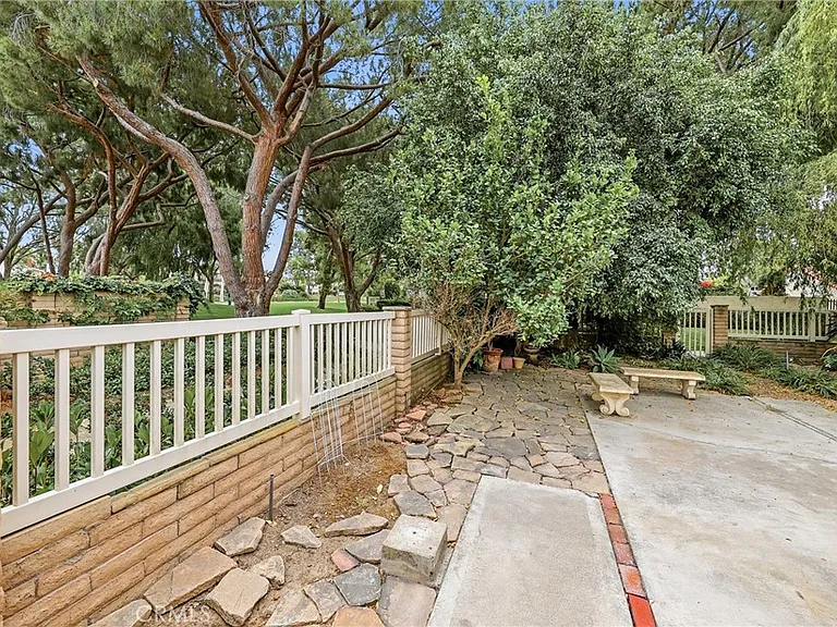 62 Willow Tree Ln — Photo 29
