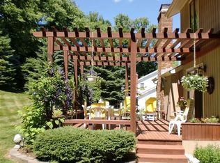 19 Columbia Dr, New Fairfield, CT 06812