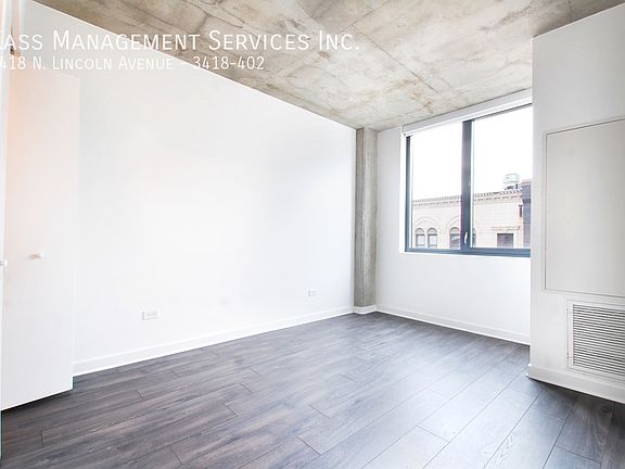 3rd image of 3418 N Lincoln Ave APT 402