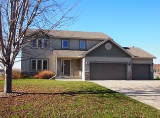 504 Prague Ct SE, New Prague, MN 56071