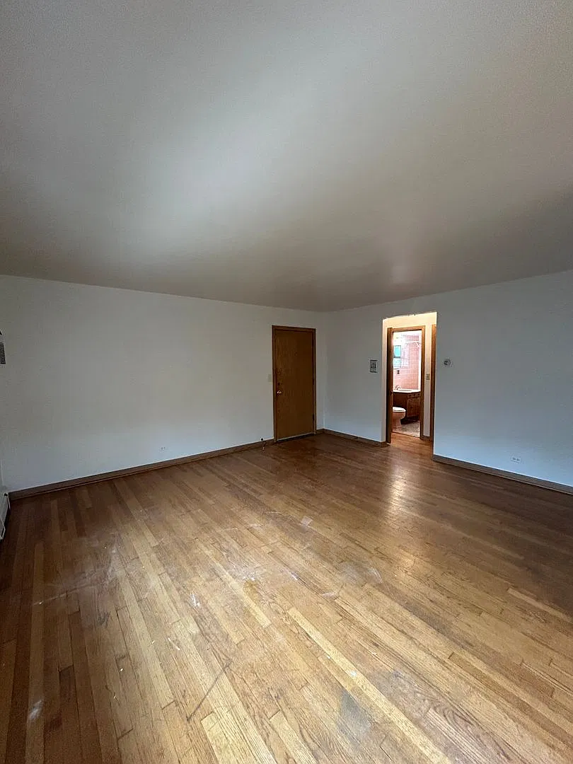 Old Irving Park Free Heat/Cooking Gas! - Available November 1st! — Photo 3