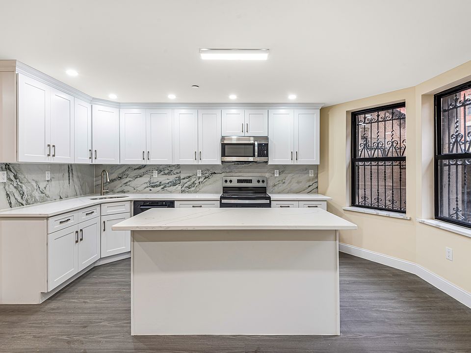 1st image of 946 Saint Nicholas Ave #301