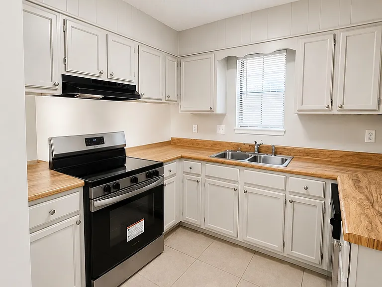8130 Stonebrook Dr — Photo 4