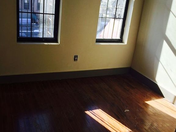 2nd image of 1643 Saint Johns Pl APT 3