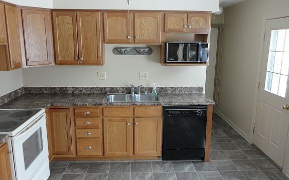 4th image of 401 Edinborough Dr