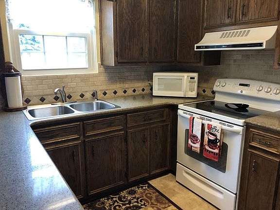 5th image of 1355 Hillcrest Dr