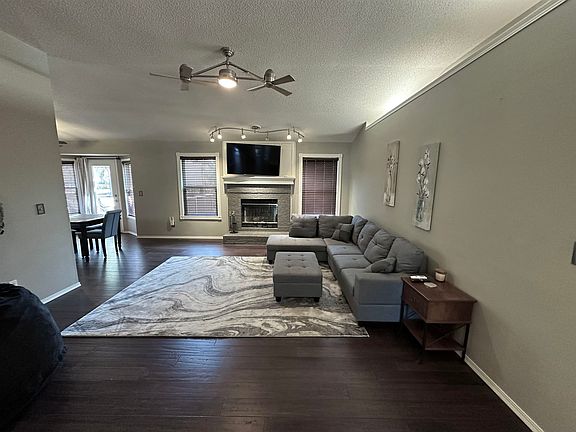 3rd image of 1707 E Southridge Cir