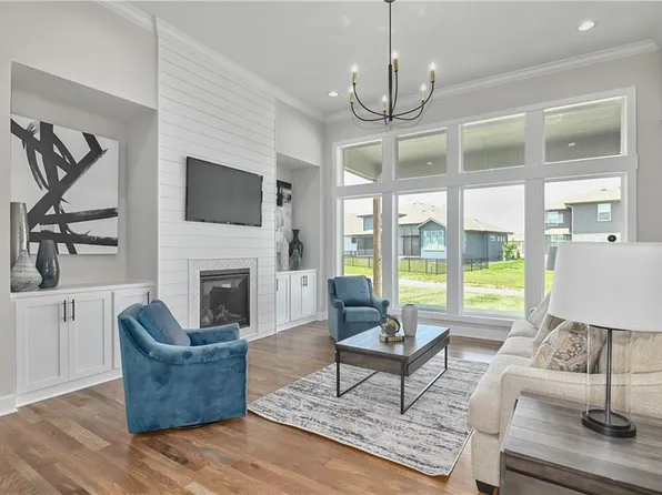 15638 W 166th St, Olathe, KS 66062