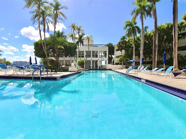 3600 Mystic Pointe Dr #1115 — Photo 46