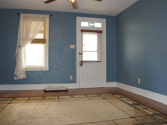 5th image of 302 E Walnut St