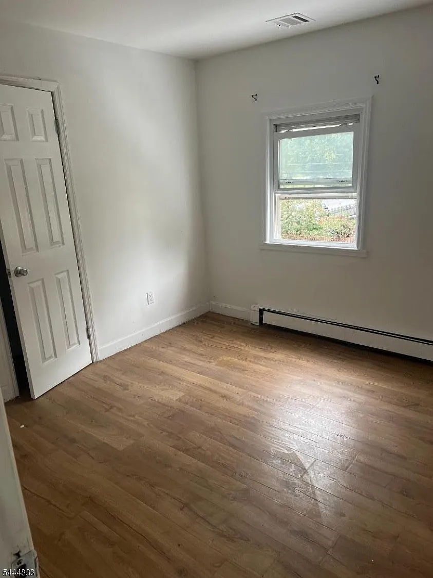 2 bed, 1.0 bath, $1,850 — Photo 4
