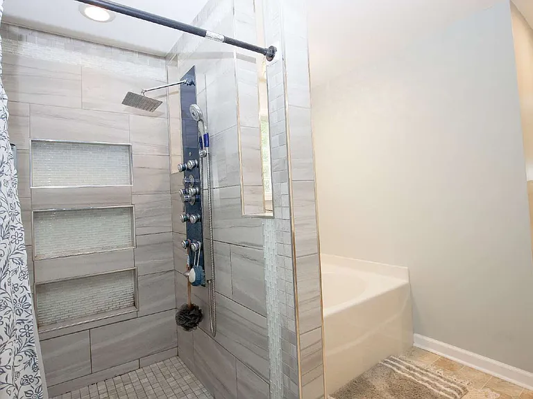 225 Adams Cir — Photo 30