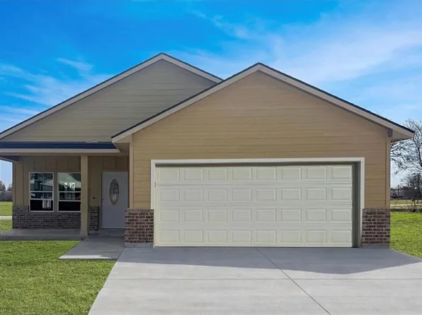 907 Dulce Ct, Hearne, TX 77859