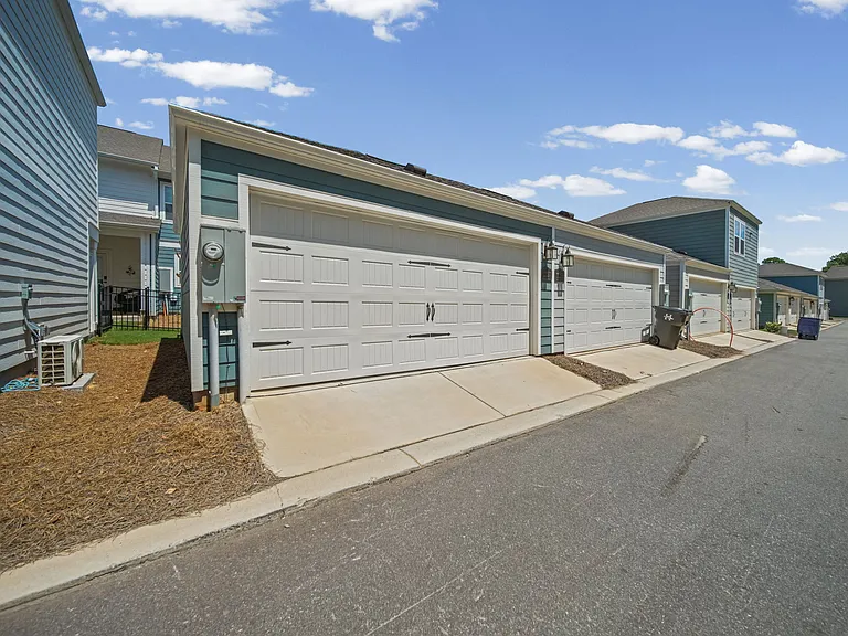10037 Mamillion Dr — Photo 24