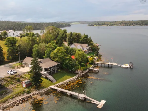 216 Hebb Point Rd, Lunenburg, NS B0J 2C0