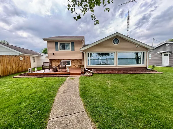 163 Lakeside Dr, Quincy, MI 49082