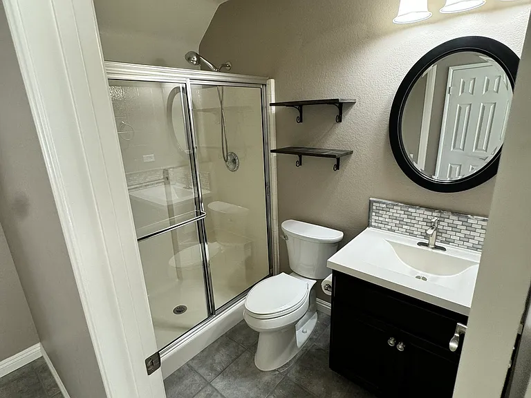 downstairs bathroom (bathroom #3)