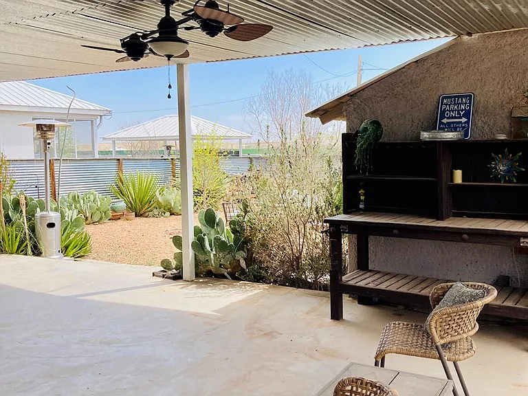 104 E Waco St — Photo 14