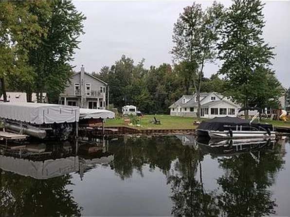 Shoreview Ln, Whitmore Lake, MI 48189