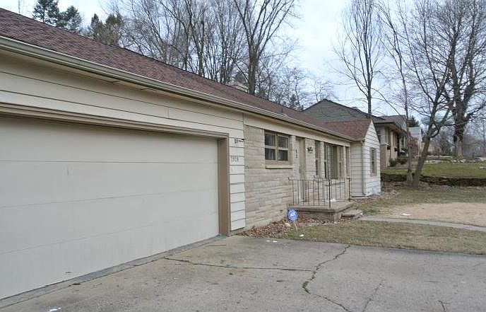 1st image of 2928 Bronson Blvd