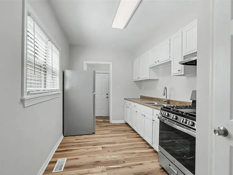 2517 Hale St #A — Photo 14