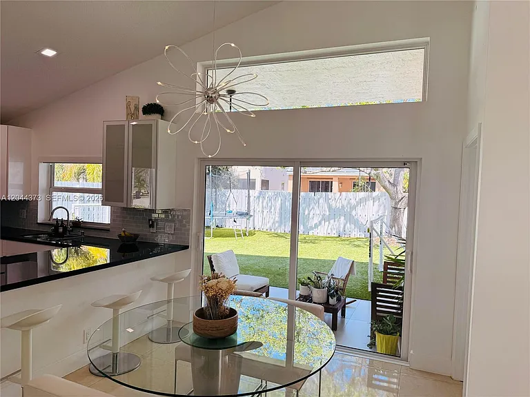 646 Stanton Dr — Photo 15