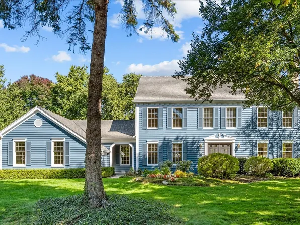 70 W Sandpiper Ln, Lake Forest, IL 60045