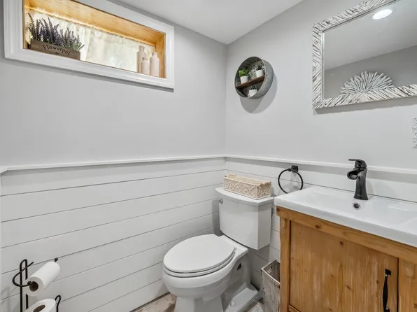 453 North Railroad Avenue image 20 of 27