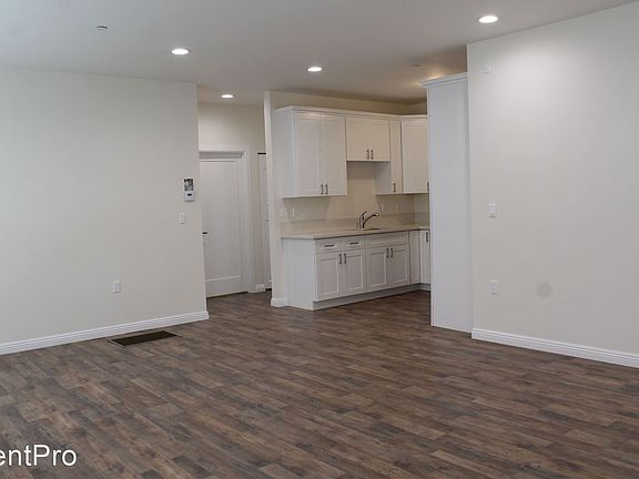 5th image of 14119 Friar St #14119