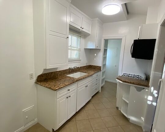 4th image of 1020 N Sweetzer Ave #1024-1/2