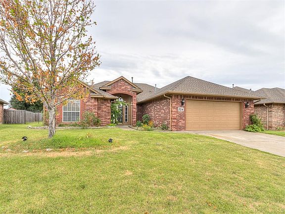 2nd image of 204 SW 132nd Pl