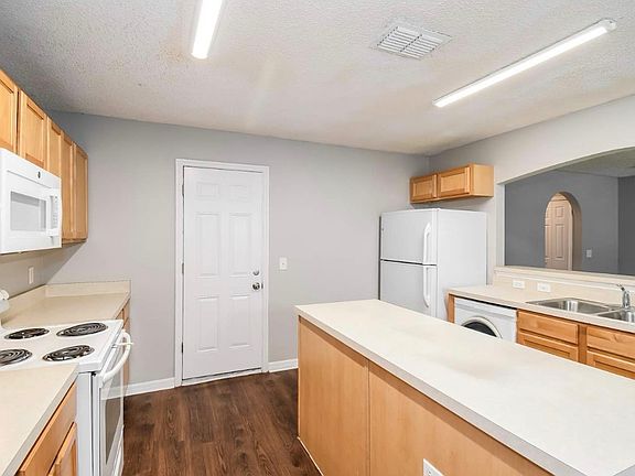 4th image of 2143 Wiley Oaks Ln