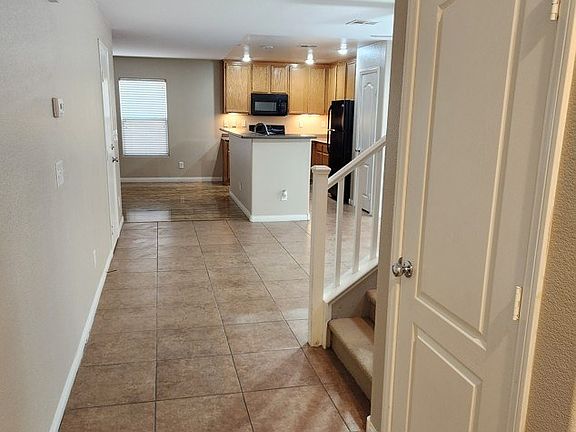 3rd image of 571 Primrose Hill Ave