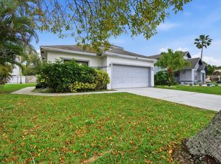 94 Magnolia Cir, Boynton Beach, FL 33436