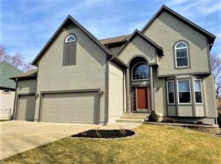 8315 Harbinger St, Lenexa, KS 66219