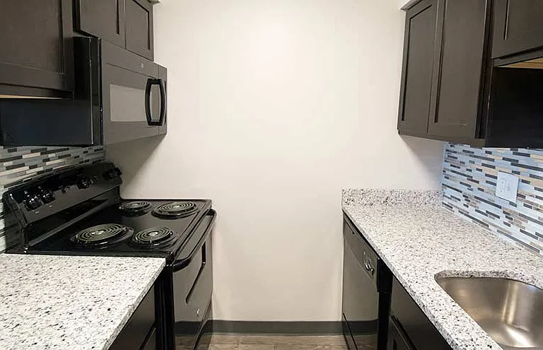 Westpointe Apartments — Photo 16