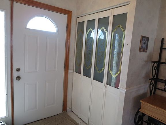 3rd image of 586 Glen Flora Dr
