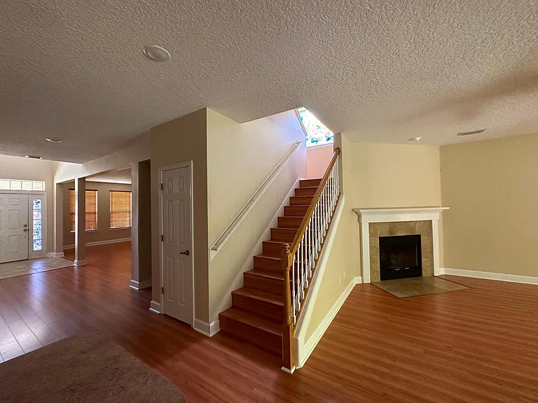 617 Spruce Creek Rd — Photo 8