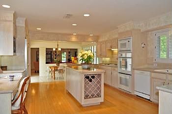 5th image of 305 Berkshire Pl