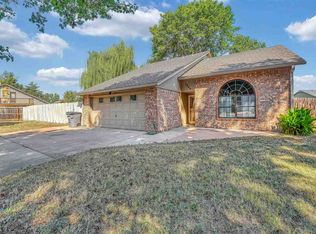 1004 NE Bob White Rd, Lawton, OK 73507