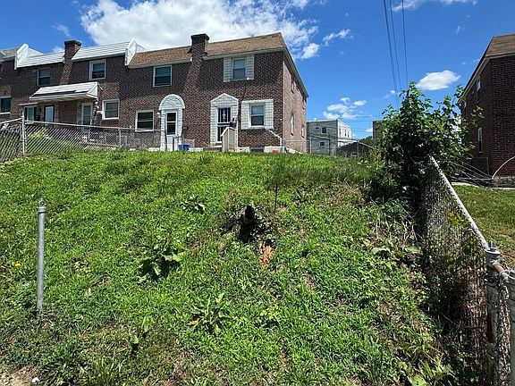 3rd image of 727 Grant Rd