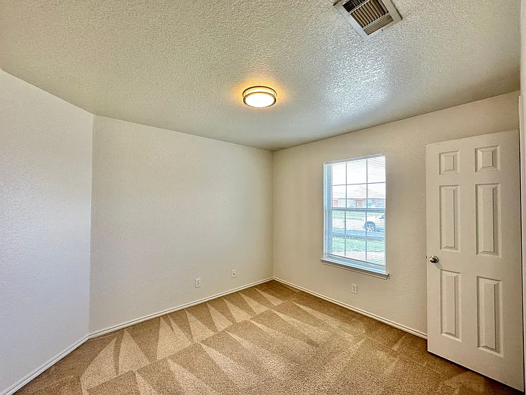 3900 Bolivar Dr — Photo 16