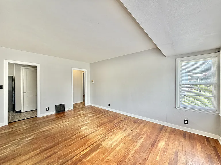 1353 Euclid Ave — Photo 3