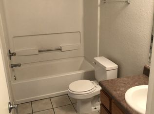 512 Rockledge Rd #CC-B9, Lawrence, KS 66049