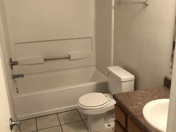 Country Club Apartments