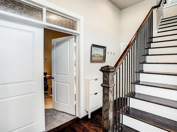 3rd image of 938 W 22nd St #C