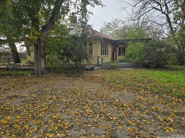 757 CALDWELL ST, Kingsbury, TX 78638