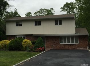 1 Pawnee Dr, Commack, NY 11725