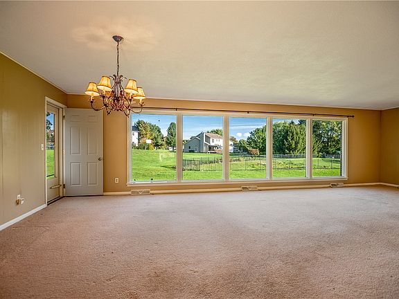 5th image of 4925 Scott Dr
